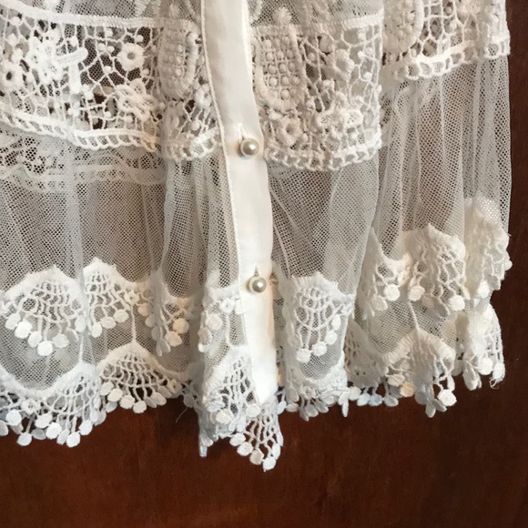 Very pretty lace vest. - Picture 3 of 6